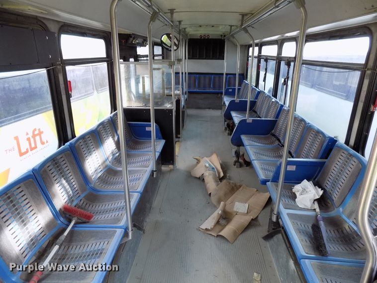 image for item DD6131 1999 Gillig C21A096N4  shuttle bus