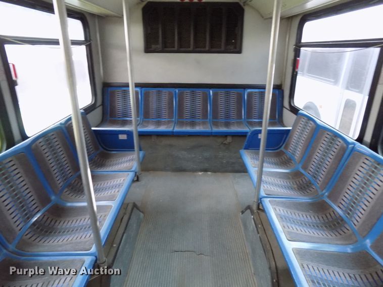 image for item DD6131 1999 Gillig C21A096N4  shuttle bus