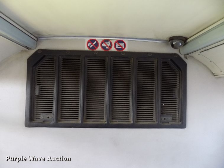 image for item DD6131 1999 Gillig C21A096N4  shuttle bus