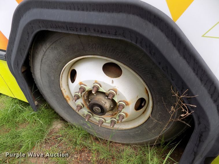 image for item DD6131 1999 Gillig C21A096N4  shuttle bus