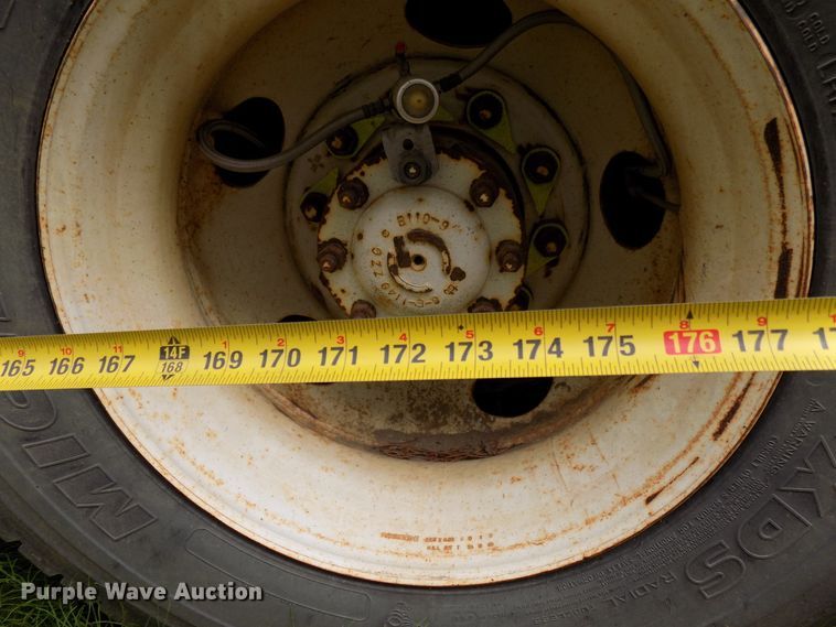 image for item DD6131 1999 Gillig C21A096N4  shuttle bus