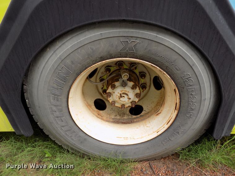 image for item DD6131 1999 Gillig C21A096N4  shuttle bus