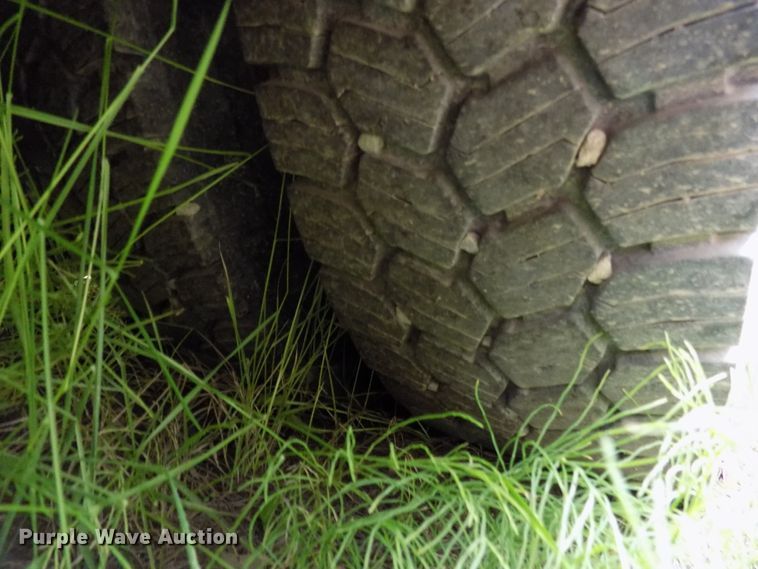 image for item DD6131 1999 Gillig C21A096N4  shuttle bus