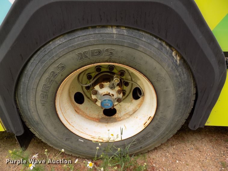 image for item DD6131 1999 Gillig C21A096N4  shuttle bus