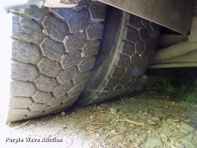 image for item DD6131 1999 Gillig C21A096N4  shuttle bus