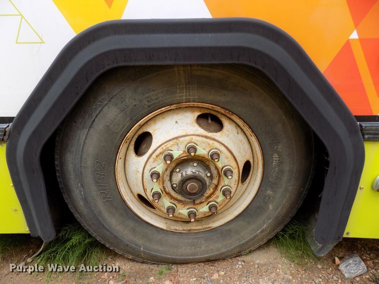 image for item DD6131 1999 Gillig C21A096N4  shuttle bus