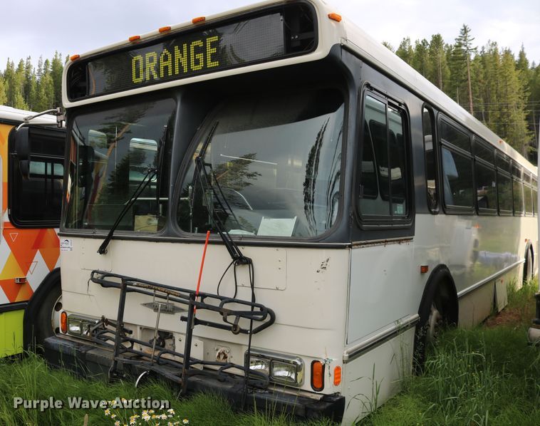 image for item DD6132 2000 Orion  shuttle bus