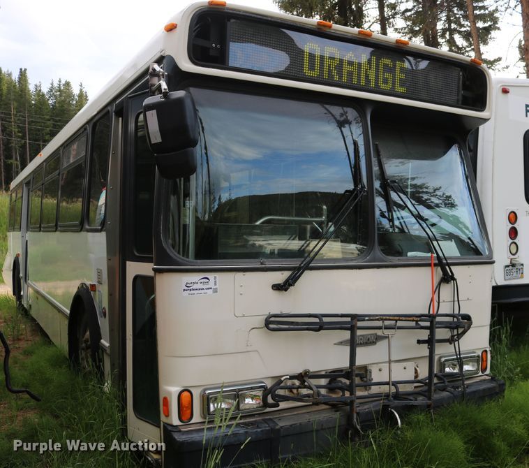 image for item DD6132 2000 Orion  shuttle bus