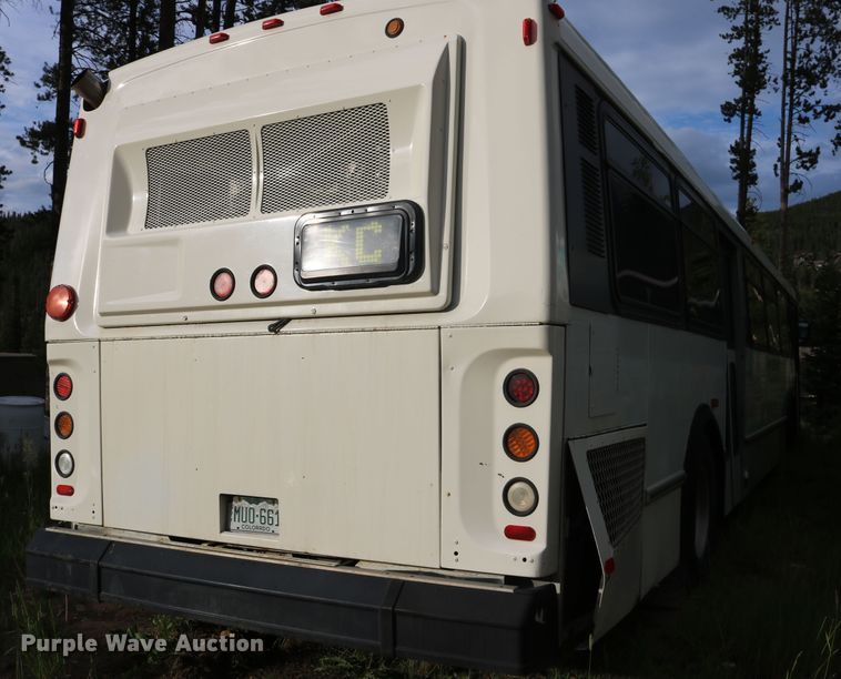 image for item DD6132 2000 Orion  shuttle bus