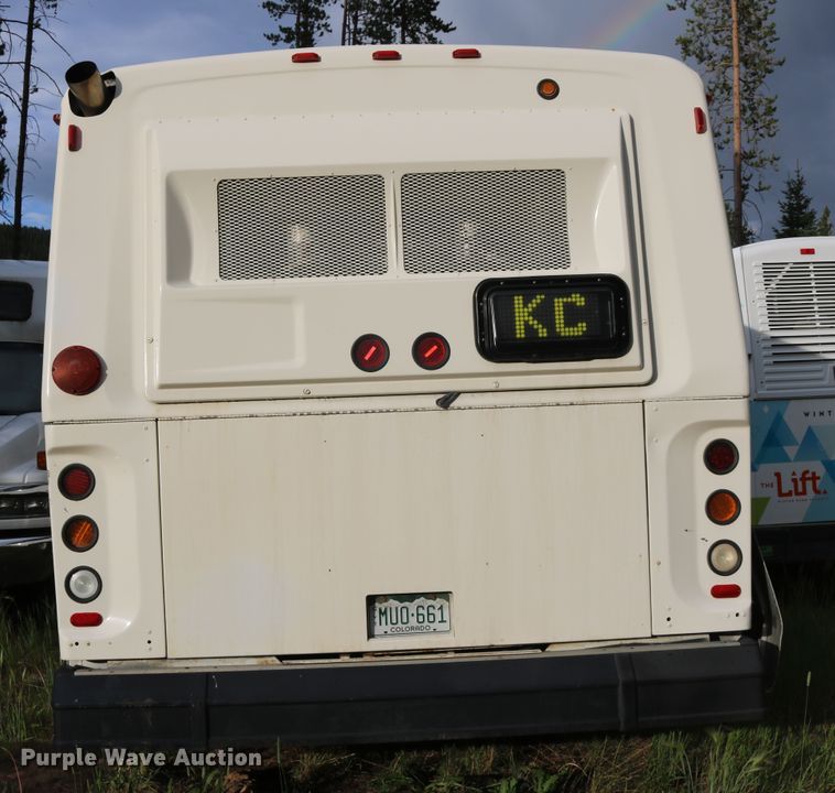 image for item DD6132 2000 Orion  shuttle bus