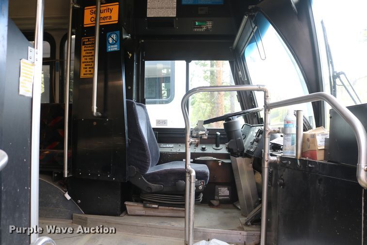 image for item DD6132 2000 Orion  shuttle bus