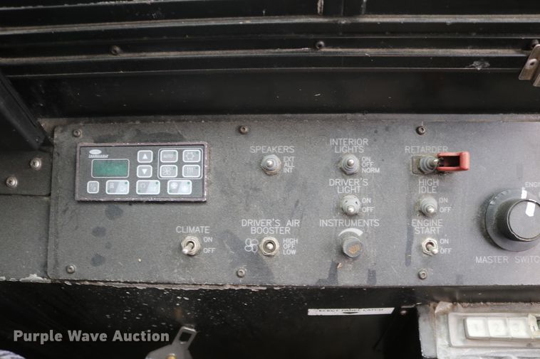 image for item DD6132 2000 Orion  shuttle bus