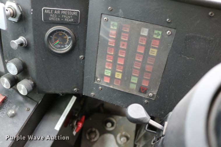 image for item DD6132 2000 Orion  shuttle bus