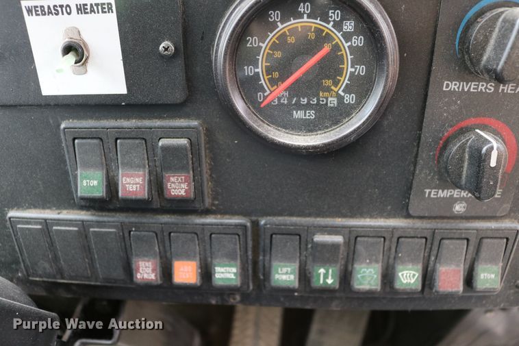 image for item DD6132 2000 Orion  shuttle bus