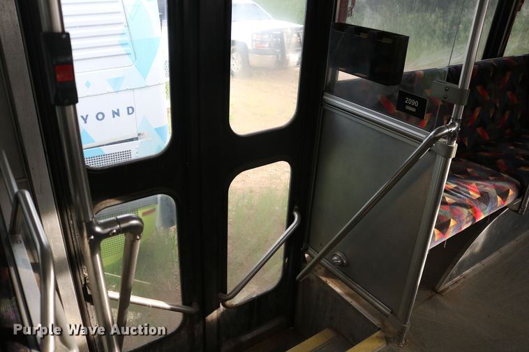 image for item DD6132 2000 Orion  shuttle bus