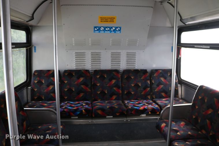 image for item DD6132 2000 Orion  shuttle bus