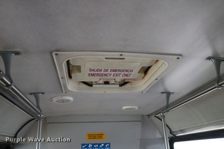 image for item DD6132 2000 Orion  shuttle bus