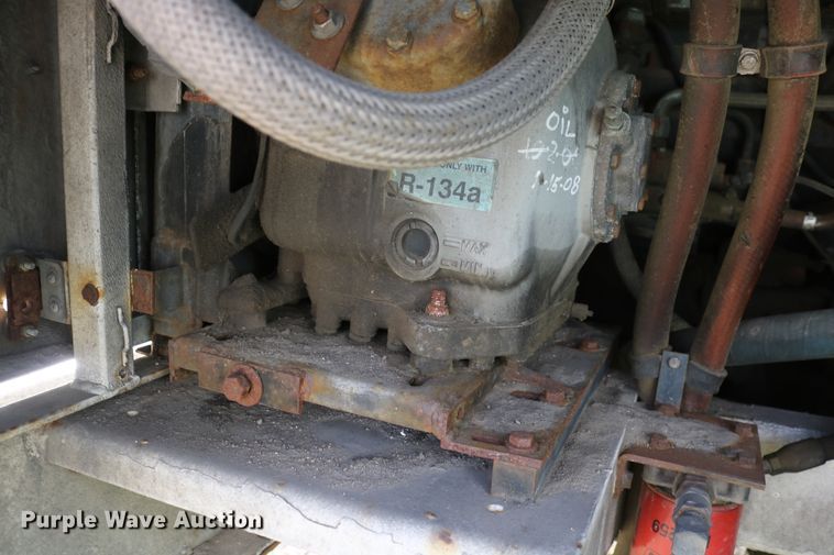 image for item DD6132 2000 Orion  shuttle bus