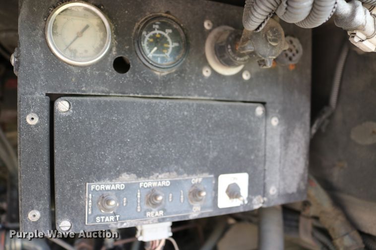 image for item DD6132 2000 Orion  shuttle bus