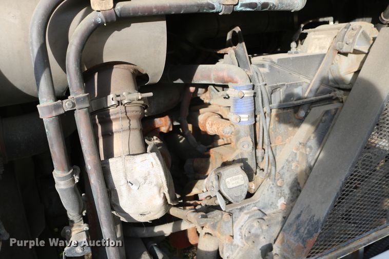 image for item DD6132 2000 Orion  shuttle bus