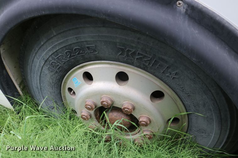 image for item DD6132 2000 Orion  shuttle bus