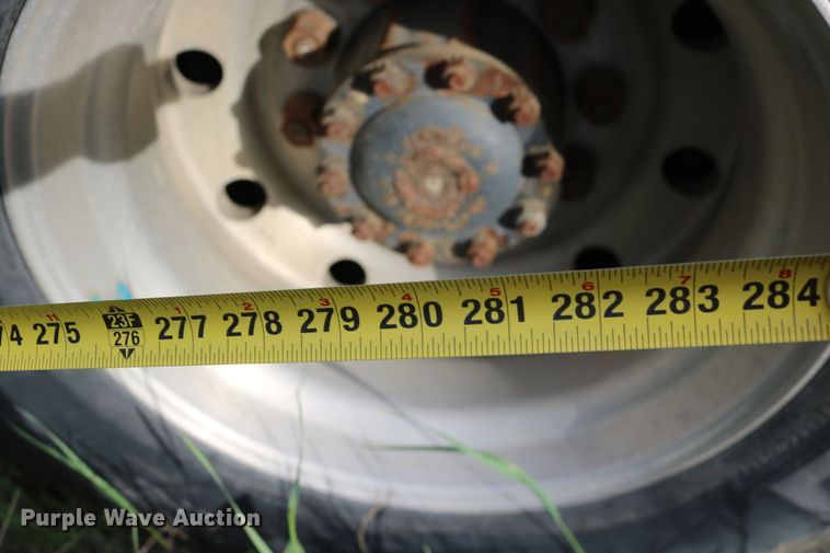 image for item DD6132 2000 Orion  shuttle bus