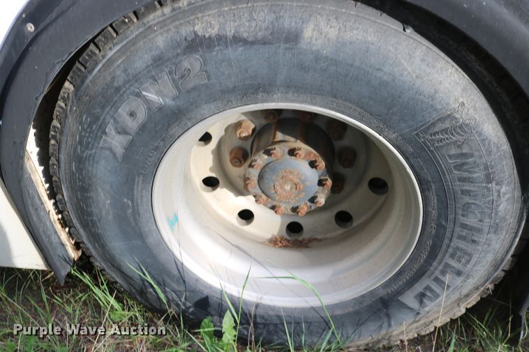 image for item DD6132 2000 Orion  shuttle bus