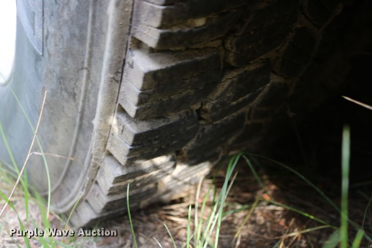 image for item DD6132 2000 Orion  shuttle bus