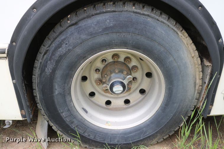 image for item DD6132 2000 Orion  shuttle bus