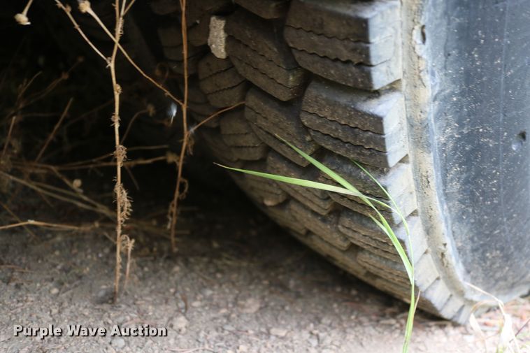 image for item DD6132 2000 Orion  shuttle bus