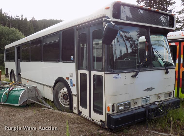 image for item DD6133 2000 Orion  shuttle bus