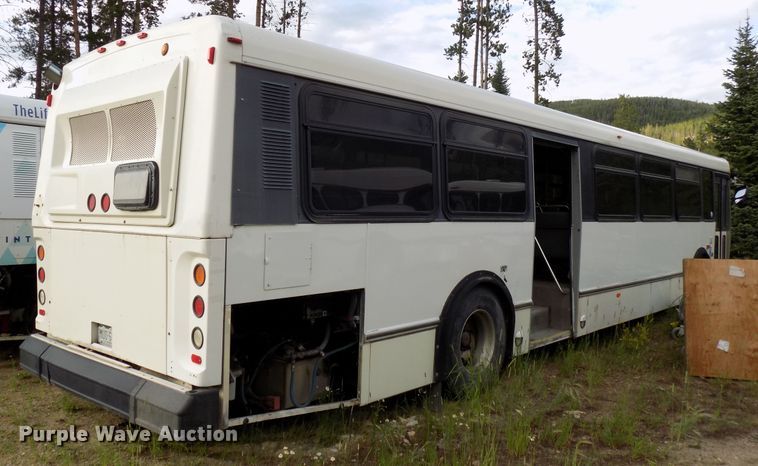 image for item DD6133 2000 Orion  shuttle bus