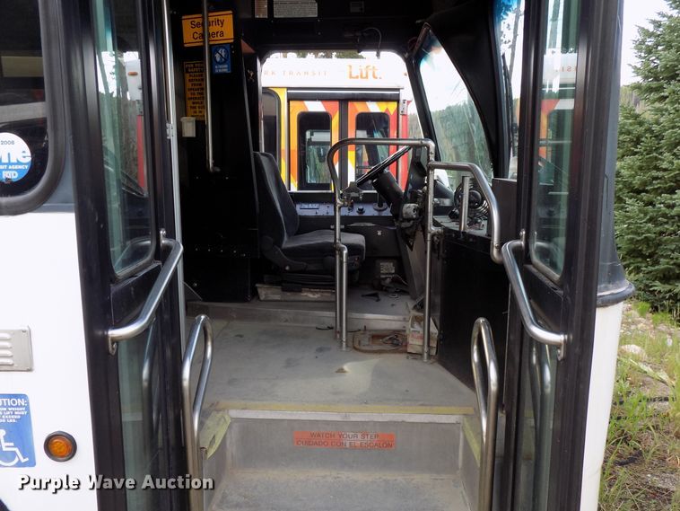 image for item DD6133 2000 Orion  shuttle bus