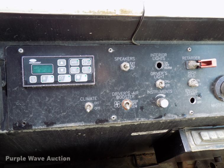 image for item DD6133 2000 Orion  shuttle bus