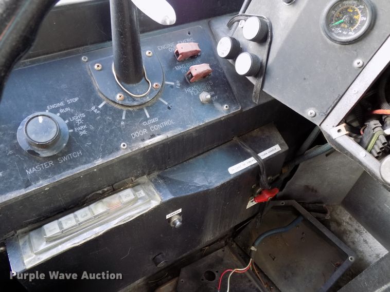 image for item DD6133 2000 Orion  shuttle bus