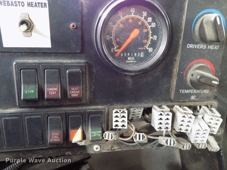 image for item DD6133 2000 Orion  shuttle bus