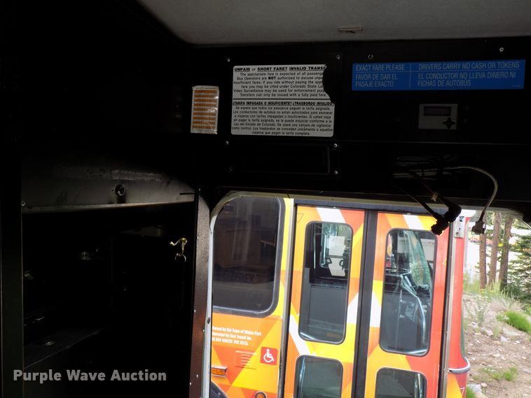 image for item DD6133 2000 Orion  shuttle bus