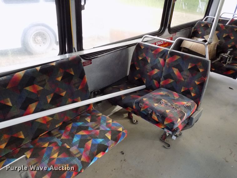 image for item DD6133 2000 Orion  shuttle bus