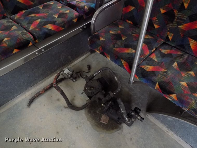 image for item DD6133 2000 Orion  shuttle bus