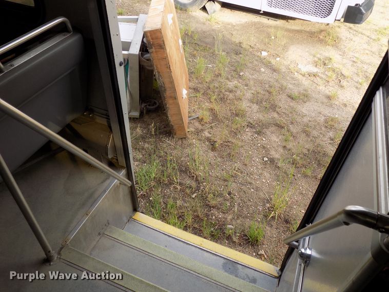 image for item DD6133 2000 Orion  shuttle bus