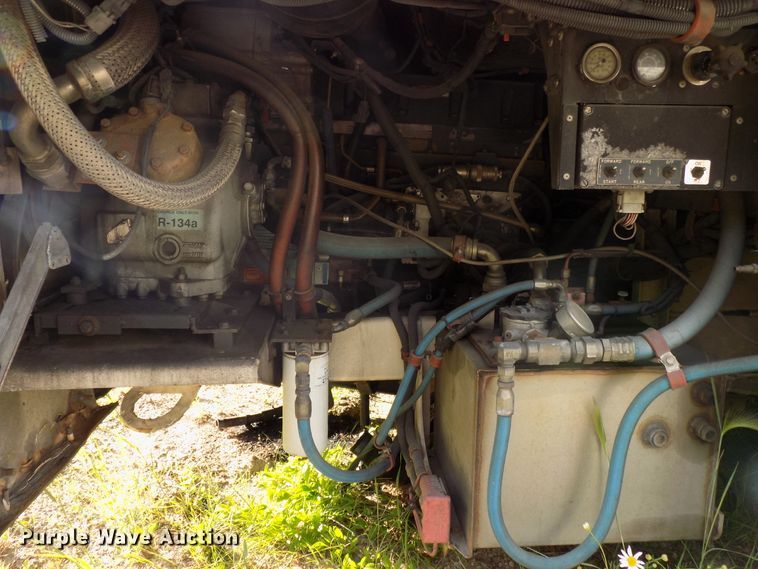 image for item DD6133 2000 Orion  shuttle bus