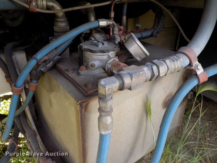 image for item DD6133 2000 Orion  shuttle bus