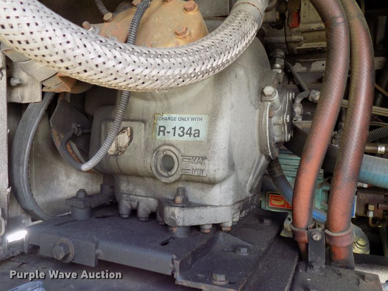 image for item DD6133 2000 Orion  shuttle bus