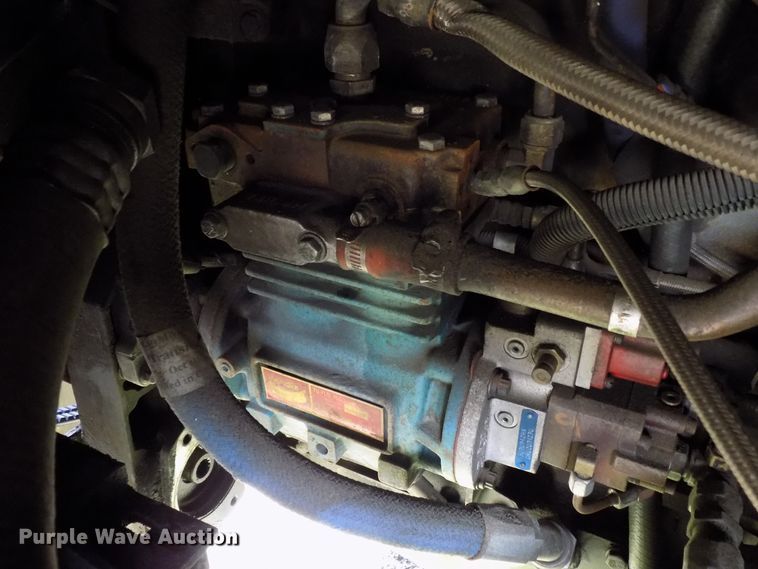 image for item DD6133 2000 Orion  shuttle bus