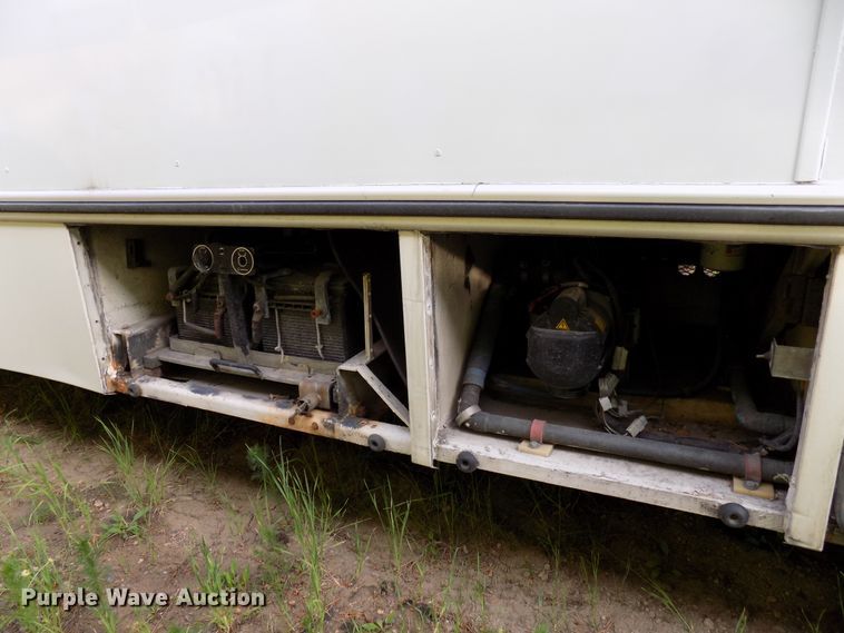 image for item DD6133 2000 Orion  shuttle bus