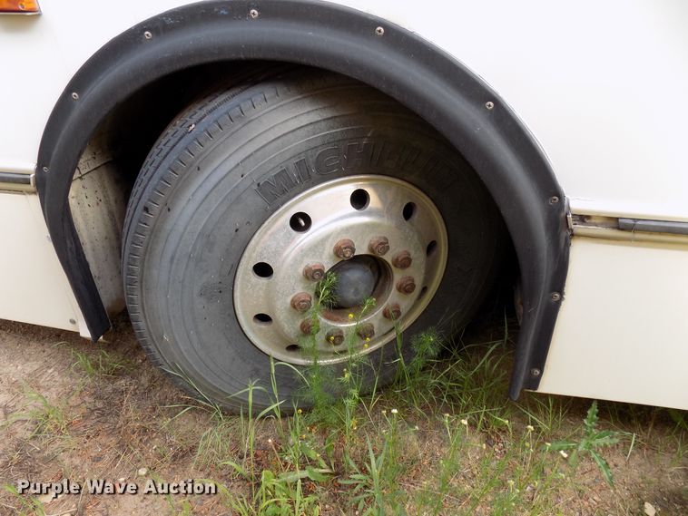 image for item DD6133 2000 Orion  shuttle bus