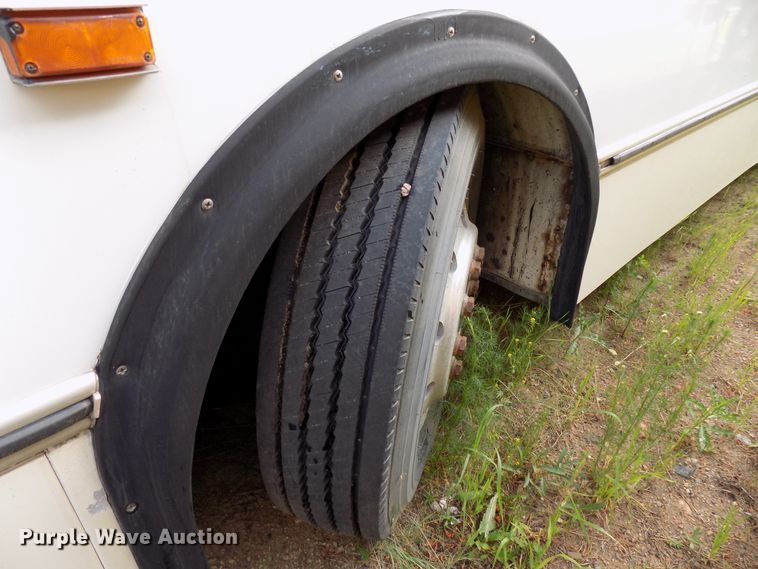 image for item DD6133 2000 Orion  shuttle bus