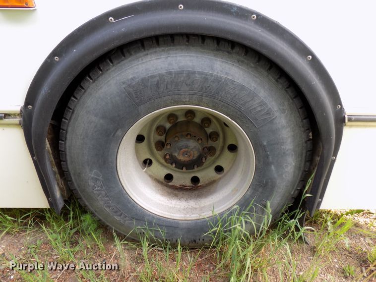 image for item DD6133 2000 Orion  shuttle bus