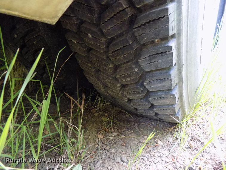 image for item DD6133 2000 Orion  shuttle bus