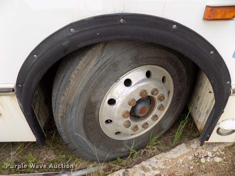 image for item DD6133 2000 Orion  shuttle bus